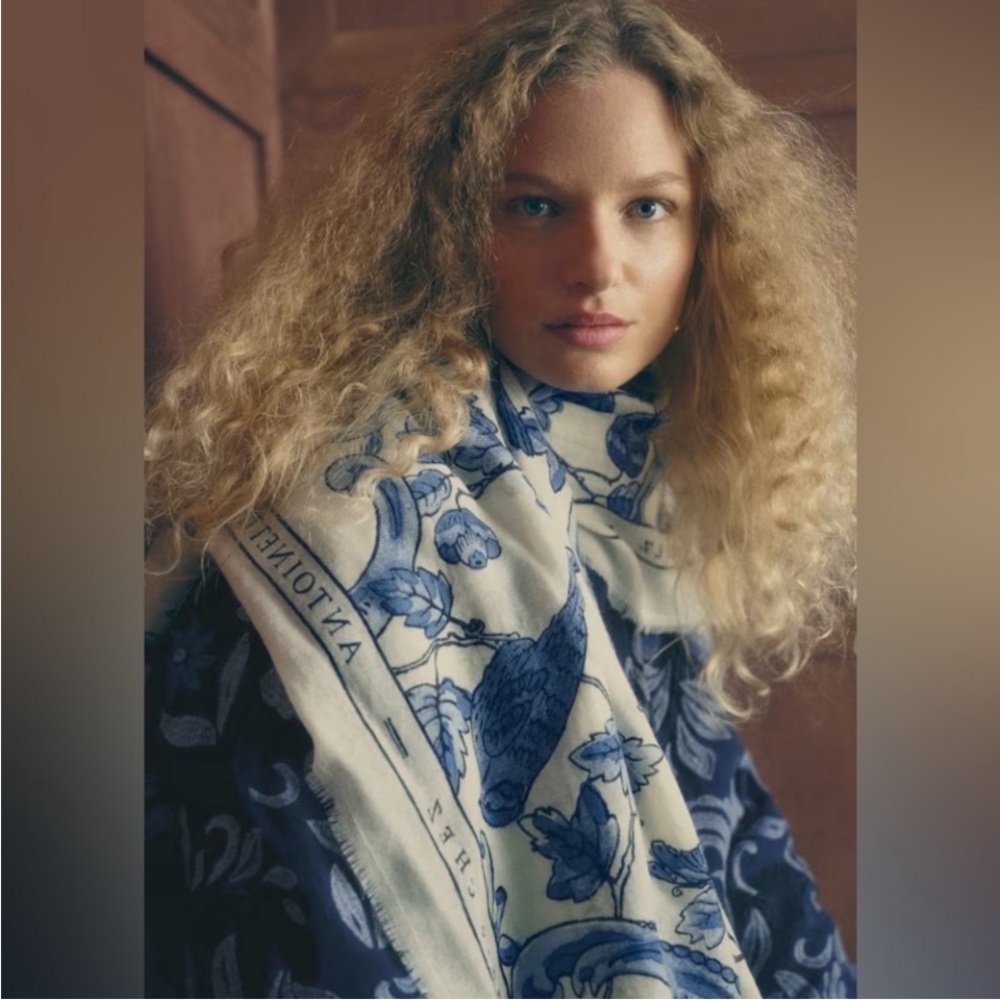PIO SCARVE- SÉZANE X ANTOINETTE POISSON- Bird Print in Blue.